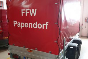 Neuer Mehrzweckanhänger für Papendorfs Feuerwehr
