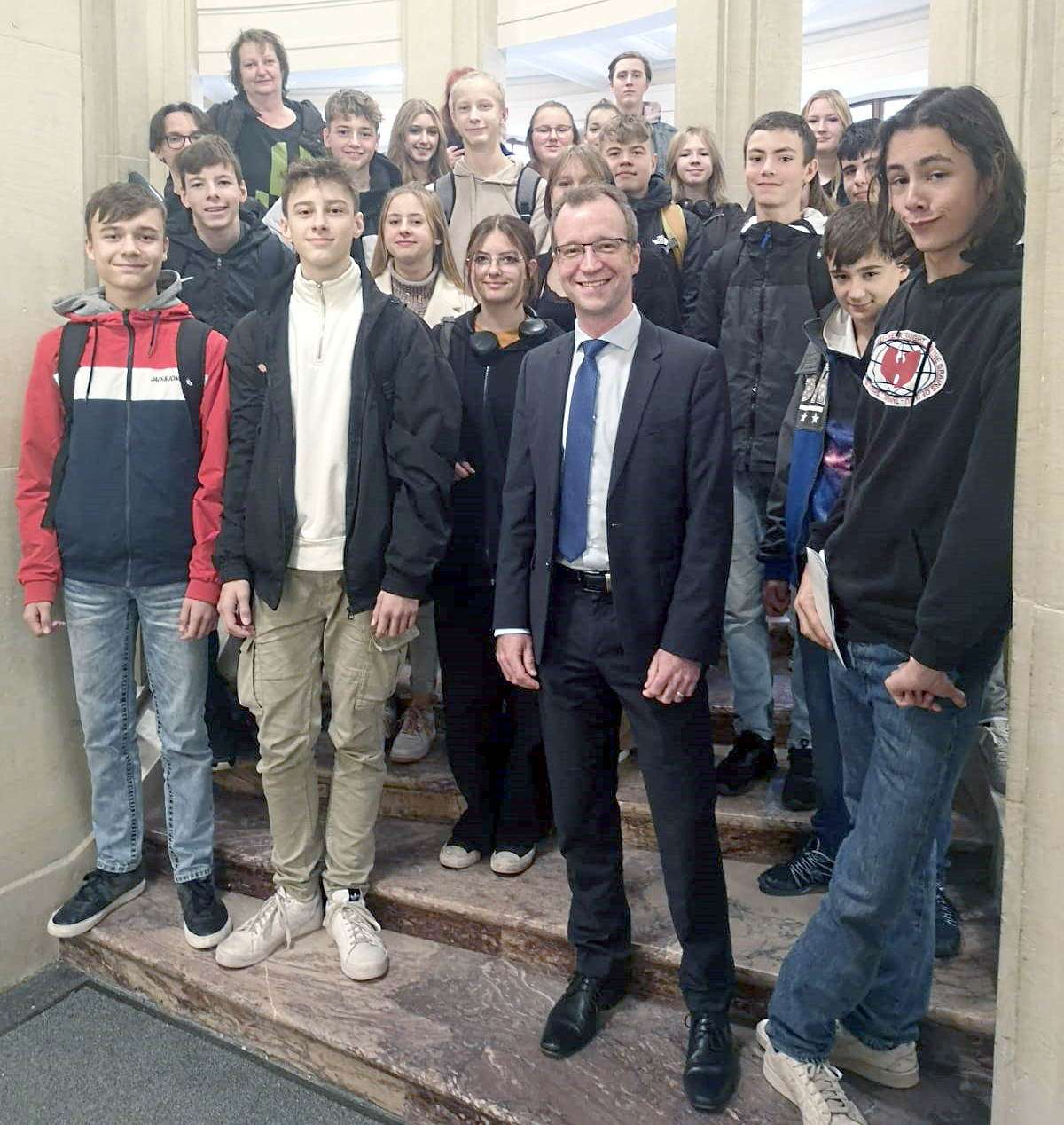 Besucherfahrten: 9. Klasse des Gymnasiums Sanitz zu Besuch im Landtag