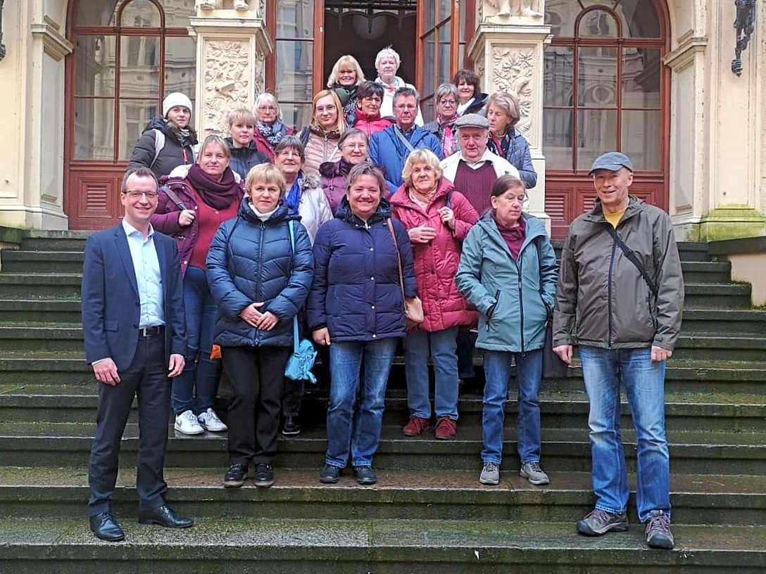 Bürger aus Gelbensande besuchen den Schweriner Landtag